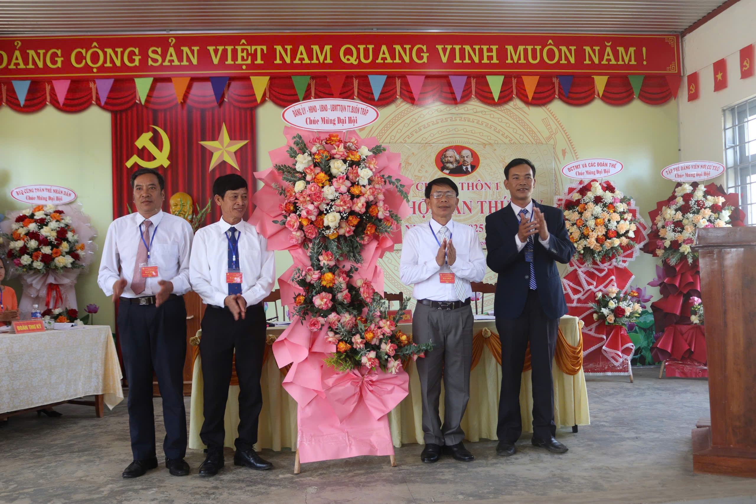 ĐẠI HỘI CÁC CHI BỘ TRỰC THUỘC TIẾN TỚI ĐẠI HỘI  ĐẠI BIỂU ĐẢNG BỘ THỊ TRẤN BUÔN TRẤP LẦN THỨ XI, NHIỆM KỲ 2025-2030